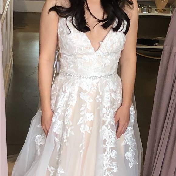 Wedding Dress - Picture 7 of 8